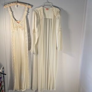 Elegant Cream Lace Nightgown Set